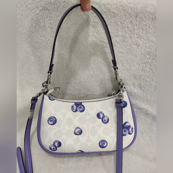 Teri Shoulder Bag In Signature Canvas With Blueberry Print - Picture 8 of 15